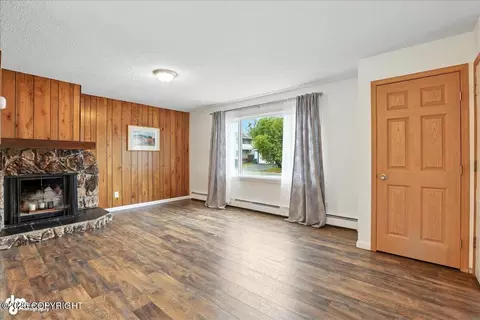 Living - 5439 E 4th Ave, Anchorage, AK 99508 photo 2 of 5
