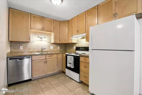 Kitchen - 5439 E 4th Ave, Anchorage, AK 99508 photo 1 of 6