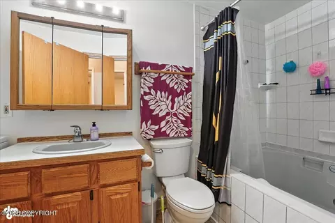 Bath - 5439 E 4th Ave, Anchorage, AK 99508 photo 2 of 3