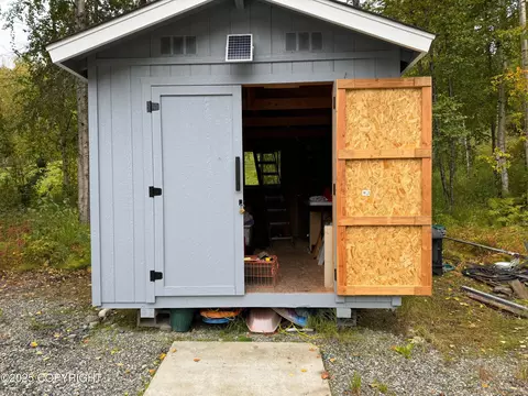 12901 N Barrington Loop, Willow, AK 99688 photo 3