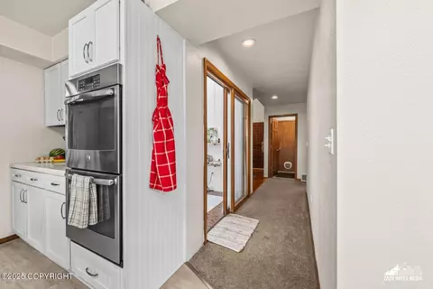 Entry Way - 20206 Constitution Dr, Eagle River, AK 99577 photo 3 of 6