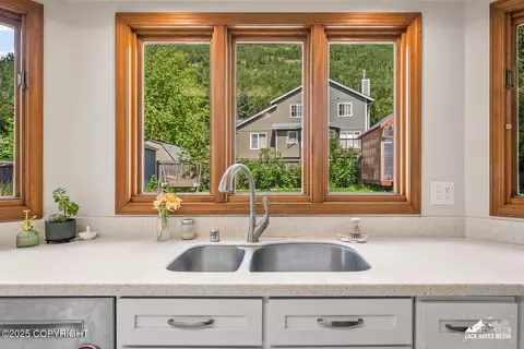 Kitchen - 20206 Constitution Dr, Eagle River, AK 99577 photo 4 of 10