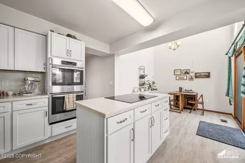 Kitchen - 20206 Constitution Dr, Eagle River, AK 99577 photo 5 of 10