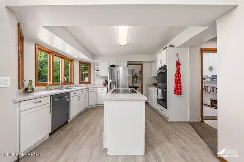 Kitchen - 20206 Constitution Dr, Eagle River, AK 99577 photo 9 of 10