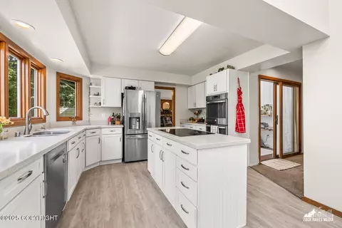 Kitchen - 20206 Constitution Dr, Eagle River, AK 99577 photo 8 of 10