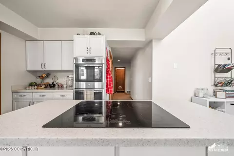 Kitchen - 20206 Constitution Dr, Eagle River, AK 99577 photo 6 of 10