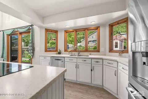 Kitchen - 20206 Constitution Dr, Eagle River, AK 99577 photo 3 of 10