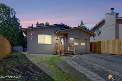 8530 Gordon Cir, Anchorage, AK 99507