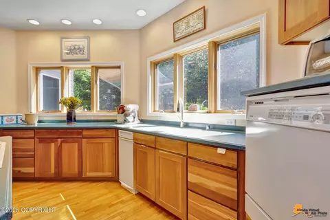 Kitchen - 6550 E 112th Ave, Anchorage, AK 99516 photo 3 of 11