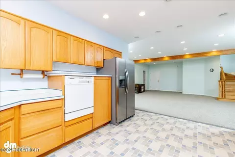 Kitchen - 6550 E 112th Ave, Anchorage, AK 99516 photo 9 of 11