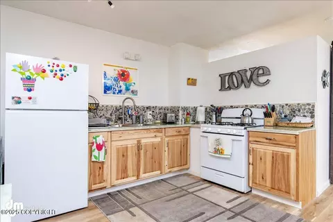 Kitchen - 6550 E 112th Ave, Anchorage, AK 99516 photo 11 of 11