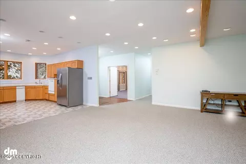 Living - 6550 E 112th Ave, Anchorage, AK 99516 photo 6 of 8