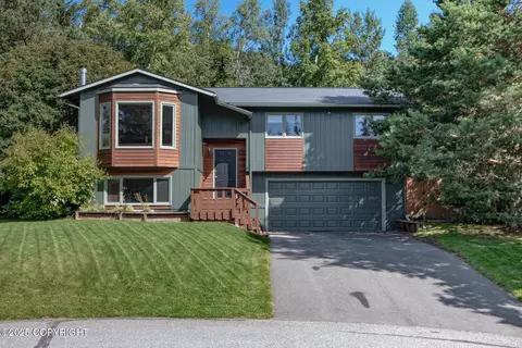 19825 Fairmount Cir, Eagle River, AK 99577