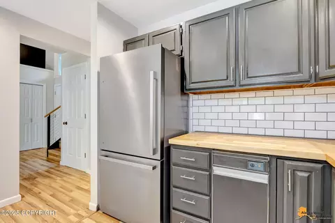 Kitchen - 10620 Commodore Dr, Anchorage, AK 99507 photo 2 of 5