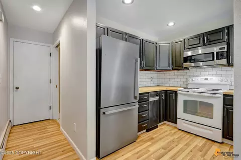 Kitchen - 10620 Commodore Dr, Anchorage, AK 99507 photo 4 of 5
