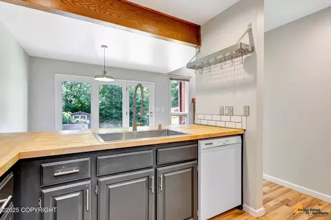 Kitchen - 10620 Commodore Dr, Anchorage, AK 99507 photo 3 of 5