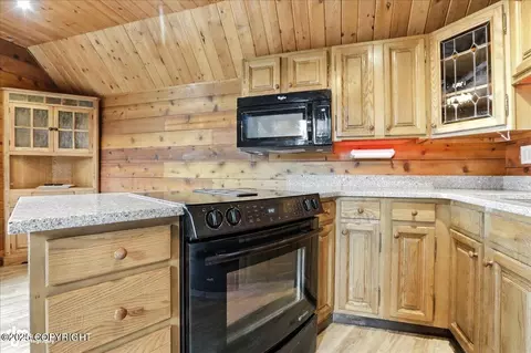 Kitchen - 12117 Lugene Ln, Eagle River, AK 99577 photo 3 of 3