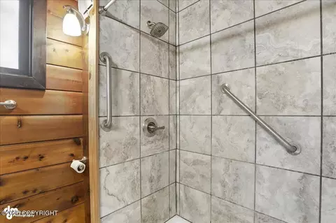 Bath - 12117 Lugene Ln, Eagle River, AK 99577 photo 2 of 3