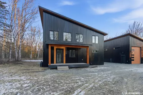 7935 N New Hope Farm Rd, Wasilla, AK 99654