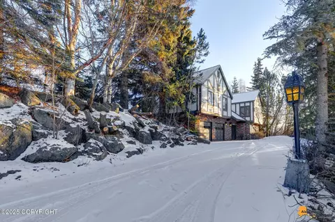 4511 Edinburgh Dr, Anchorage, AK 99502