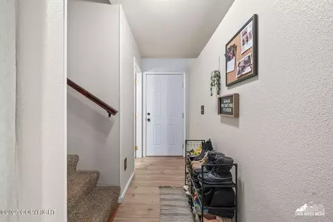 Entry Way - 10175 Nantucket Loop, Anchorage, AK 99507 photo 2 of 4