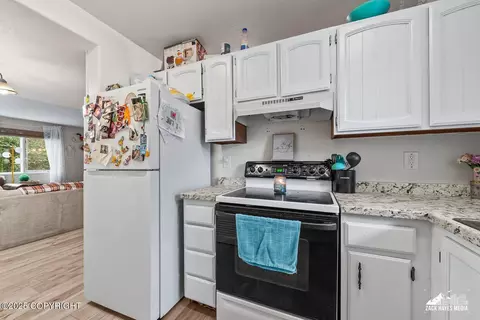 Kitchen - 10175 Nantucket Loop, Anchorage, AK 99507 photo 3 of 4