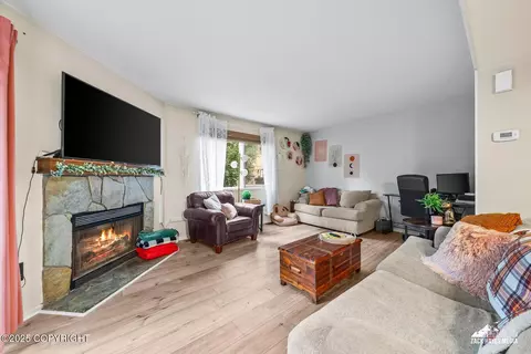 Living - 10175 Nantucket Loop, Anchorage, AK 99507 photo 2 of 7