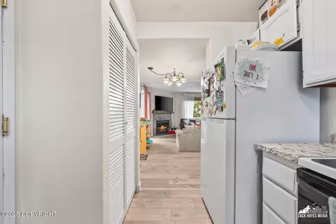 Entry Way - 10175 Nantucket Loop, Anchorage, AK 99507 photo 3 of 4