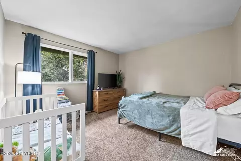 Bedroom - 10175 Nantucket Loop, Anchorage, AK 99507 photo 4 of 5
