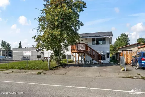 712 N Bragaw St, Anchorage, AK 99508