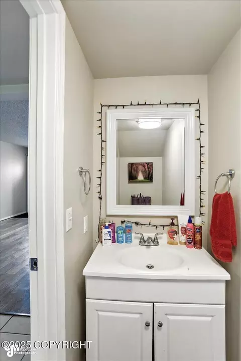 Bath - 3718 Chaffee Cir, Anchorage, AK 99517 photo 3 of 3