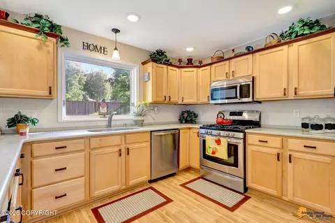 19445 Middleton Loop, Eagle River, AK 99577 photo 16