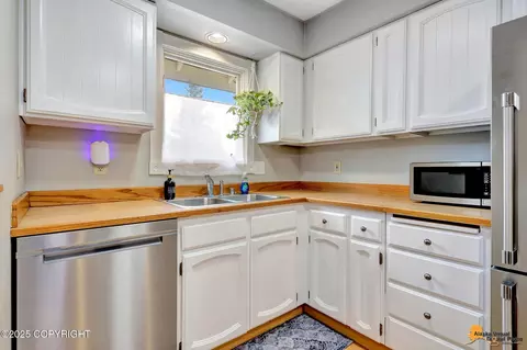 Kitchen - 10135 Nantucket Loop, Anchorage, AK 99507 photo 3 of 4
