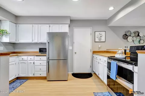 Kitchen - 10135 Nantucket Loop, Anchorage, AK 99507 photo 4 of 4