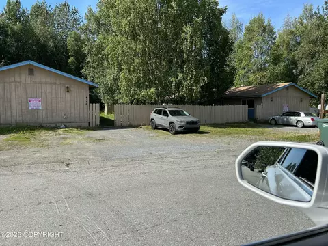 4140 Grape Pl, Anchorage, AK 99508 photo 2