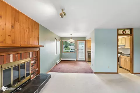 Living - 3544 E 18th Ave, Anchorage, AK 99508 photo 4 of 4