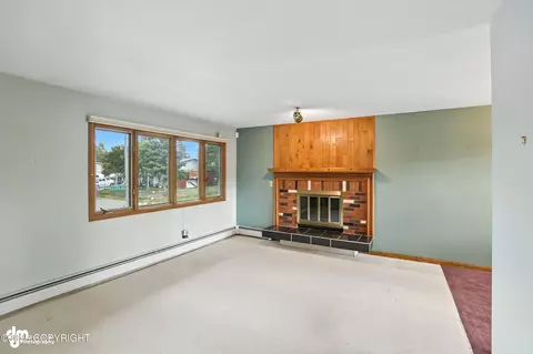 Living - 3544 E 18th Ave, Anchorage, AK 99508 photo 2 of 4