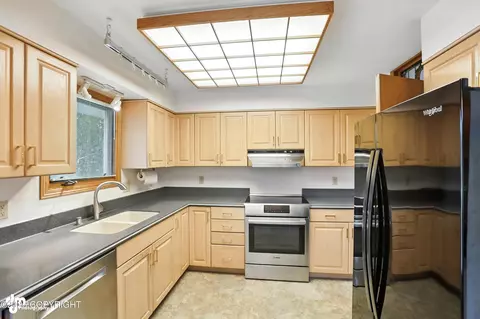 Kitchen - 3544 E 18th Ave, Anchorage, AK 99508 photo 1 of 2