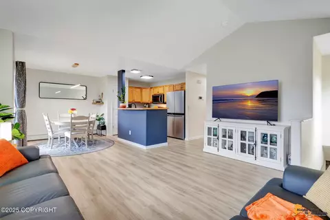 1648 Woodroe Ln, Anchorage, AK 99507