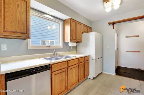 Kitchen - 3249 Wiley Post Loop, Anchorage, AK 99517 photo 4 of 5