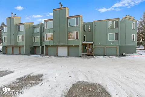 911 Wildrose Ct, Anchorage, AK 99518