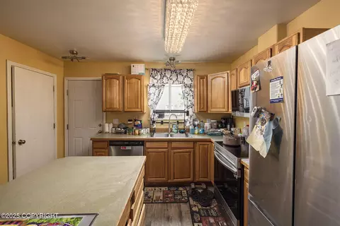 Kitchen - 5552 E 4th Ave # 6, Anchorage, AK 99504 photo 2 of 4