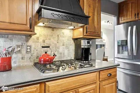 Kitchen - 20420 Williamsburg Dr, Eagle River, AK 99577 photo 3 of 5