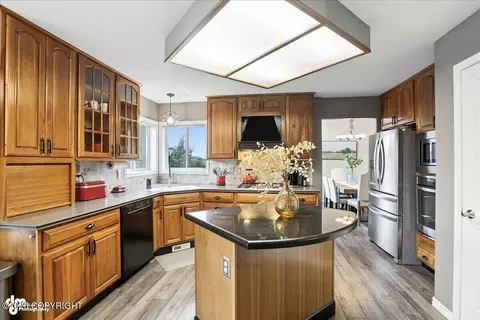 Kitchen - 20420 Williamsburg Dr, Eagle River, AK 99577 photo 1 of 5