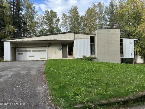 5545 Fairbanks St, Anchorage, AK 99518