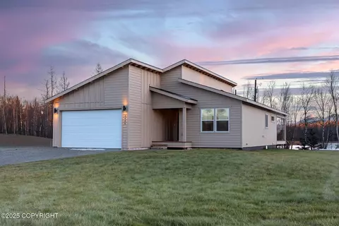 2445 N Cottage Hill Dr, Palmer, AK 99645