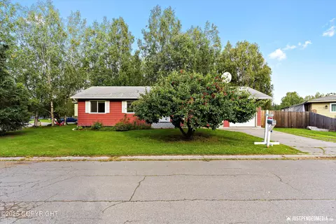 6005 More Ln, Anchorage, AK 99504
