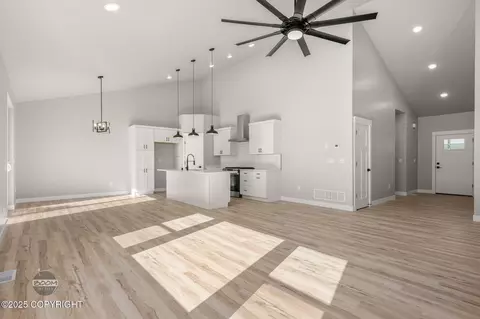 Living - 3124 E Woodruff Loop, Wasilla, AK 99654 photo 6 of 8