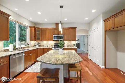 Kitchen - 8725 Colusa Cir, Eagle River, AK 99577 photo 2 of 4
