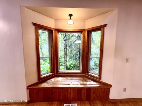 Living - 21040 Scenic Dr, Chugiak, AK 99567 photo 9 of 12